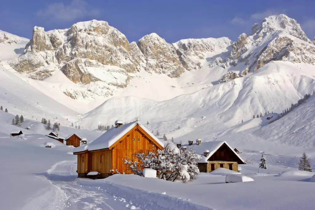 Il grande sonno: un inverno fermi in pandemia in Val di Fassa – Travelkeller